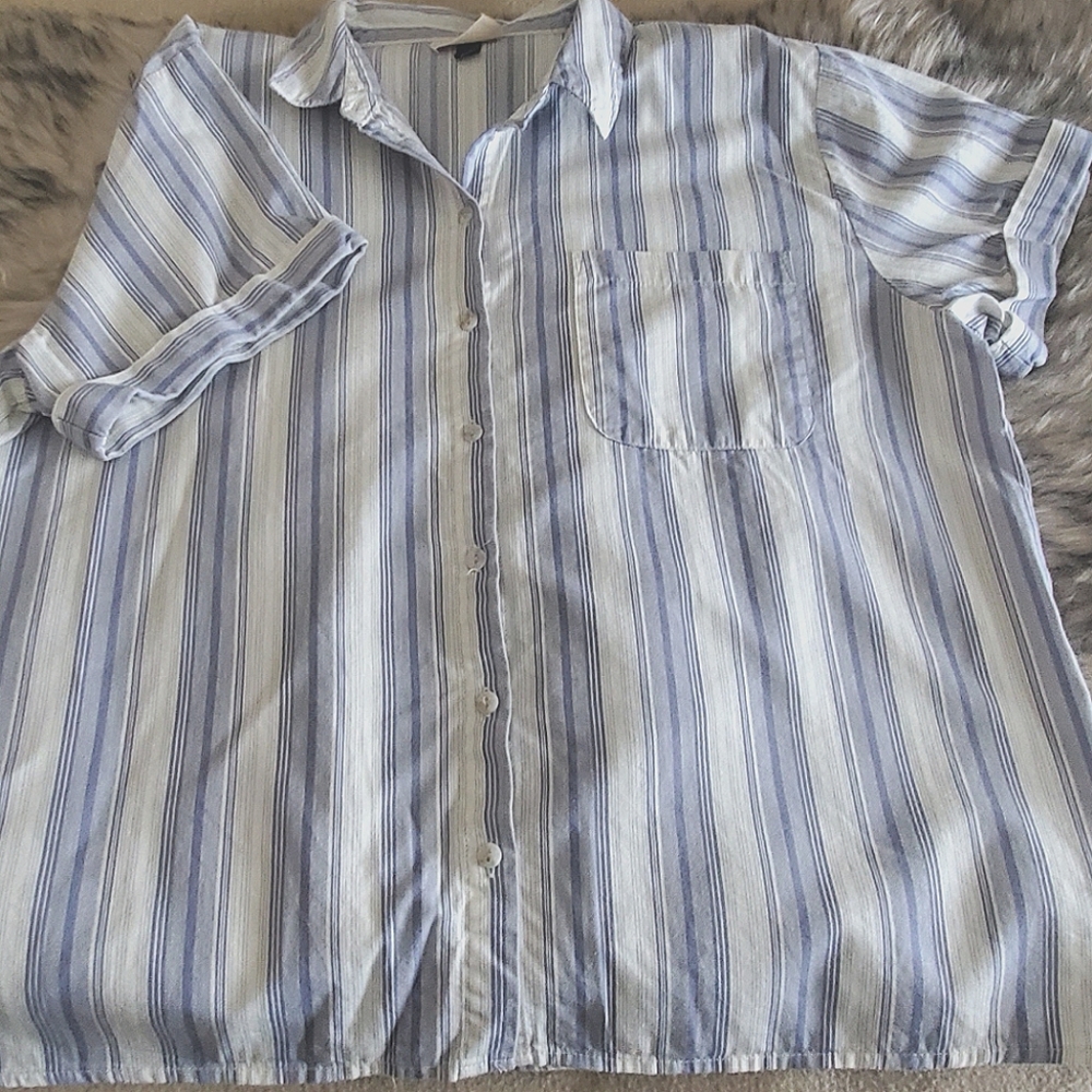 Universal Tread Linen Botton Down Blue Stiped Blouse